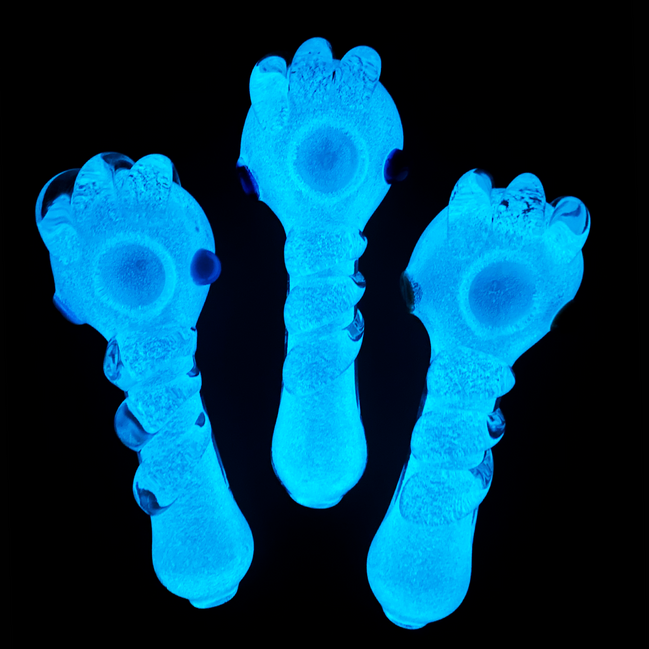 4.5" Glow in The Dark Hand Pipe  Approx 140g - LA Wholesale Kings