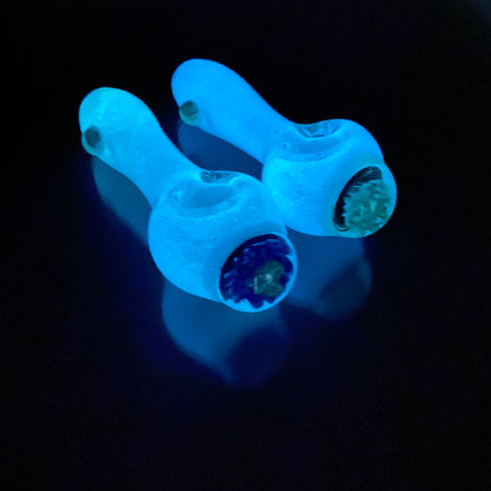 5" Glow in Dark Hand Pipe Flower Head Design Locket - LA Wholesale Kings
